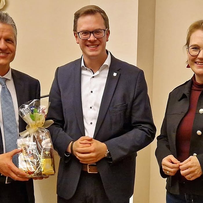 Herzlichen Glückwunsch, Thorsten Frei! 🇩🇪 Die CDU/CSU-Bundestagsfraktion hat heute @thorsten.frei mit rund 92 Prozent ...